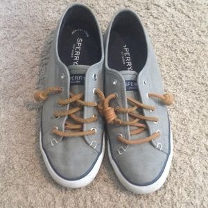Sperry’s women’s 6.5 light grey